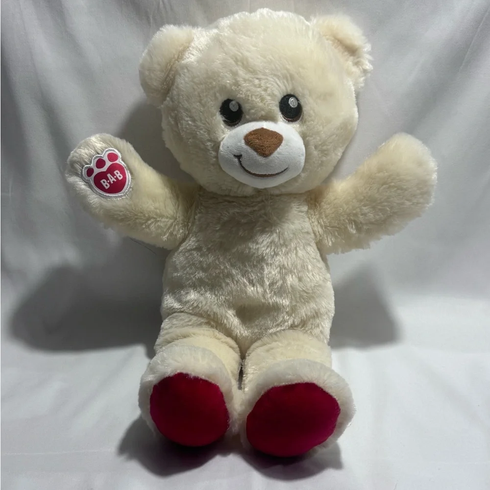 BUILD A BEAR WORKSHOP. BABW. WHITE BEAR WITH RED FEET. 2019.‎ GREAT CONDITION.